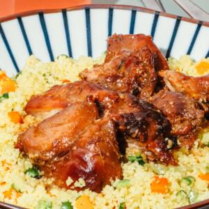 sobrecoxa korin desossada com mel, shoyu e gengibre
