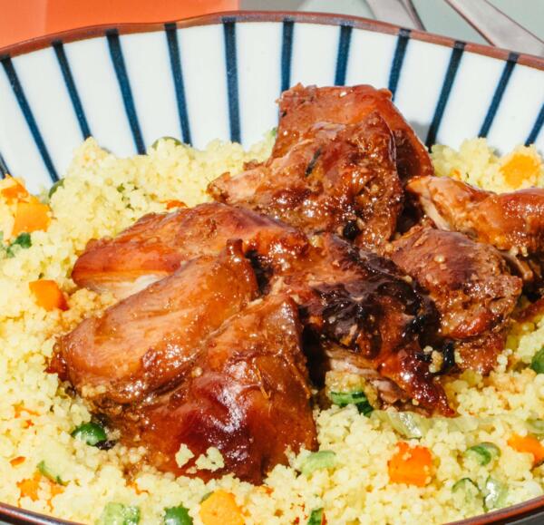 sobrecoxa korin desossada com mel, shoyu e gengibre