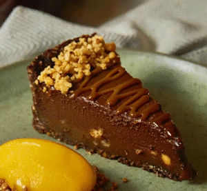 Torta de Caramelo de Amendoim com Chocolate Belga – CONGELADA
