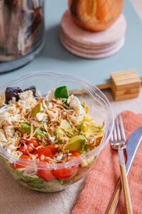 Saladona com abacate com frango