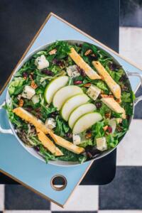 Saladona com maçã verde com tofu