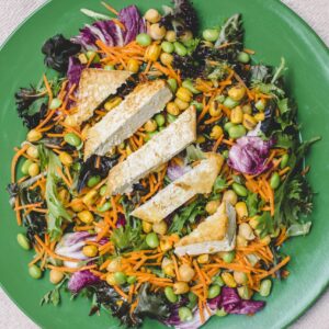 Saladona com edamame e tofu