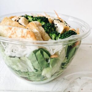 Saladona oriental com TOFU