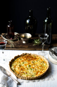 quiche integral de alho poró com queijo gruyère