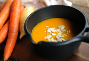 Sopa de cenoura com mandioquinha