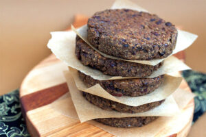 burger de lentilha, cogumelo e nozes