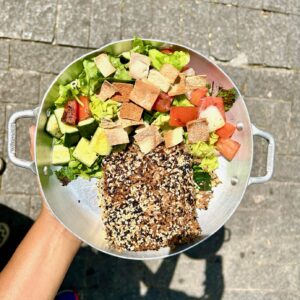 Quibe vegetariano de verduras e ricota com salada fattoush