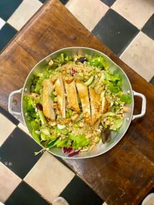 Saladona verde com tofu
