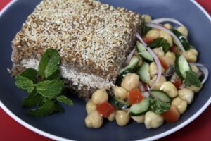 Quibe de berinjela com quinoa recheado de tofu defumado