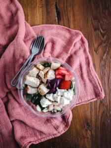 Saladona grega com frango