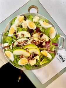 Saladona com maçã verde com Ovo