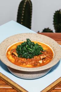 Polenta light com ragu de lentilha e cogumelos