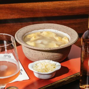 sopa: brodo: Plin de queijo meia cura in brodo com frango korin desfiado - congelado